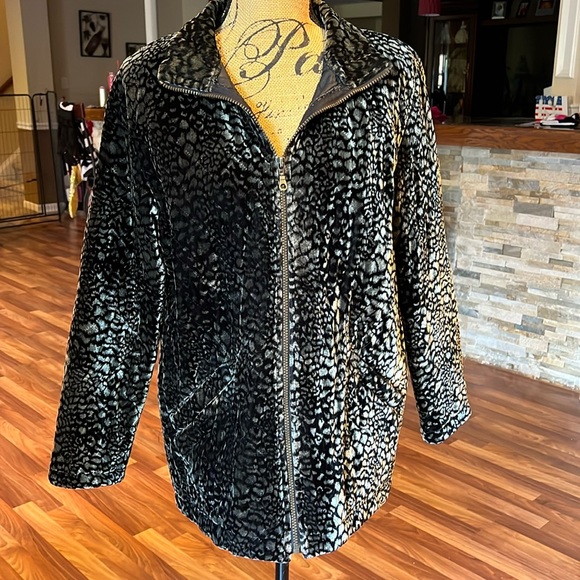 ❤️VINTAGE❤️ Black printed velour feel coat - Picture 1 of 6